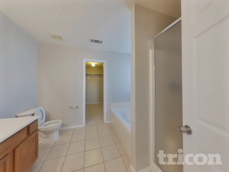 Building Photo - 5033 Meridian Ln