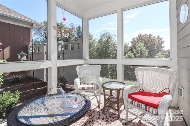 Building Photo - 115 Brawley Point Cir