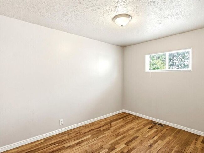 Building Photo - Salt Lake-Glendale 3 bed 2 bath home