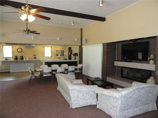 Building Photo - 2800 Hamline Ave N