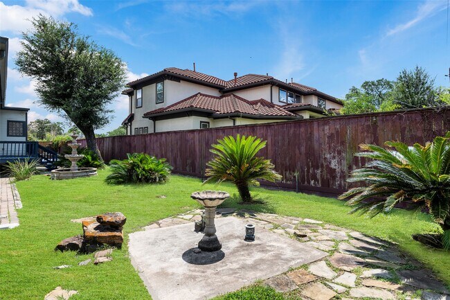 Building Photo - 12903 Figaro Dr