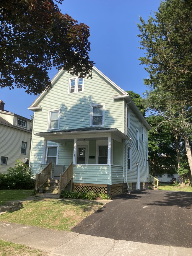 Building Photo - 139 Fairview Ave