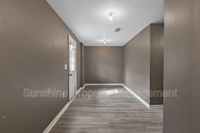Building Photo - 118 Manilla Cir