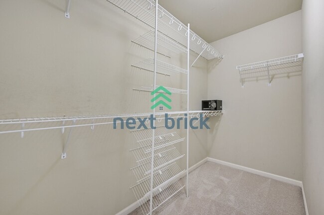 Building Photo - "Charming 4-Bedroom Retreat in Redmond: Spacious 2,540 Sq Ft Home with 2.5 Baths!"