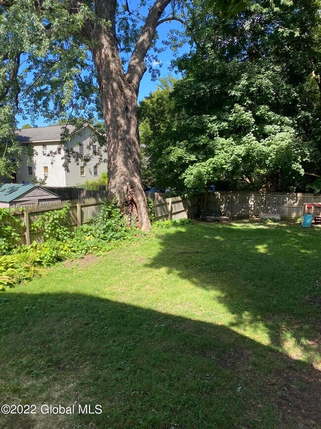 Building Photo - 663 Hudson Ave