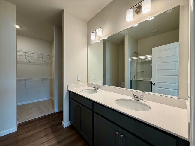 Building Photo - 2529 Ruby Dixon Xing Dr