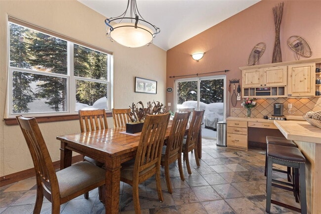 Building Photo - "Luxurious 3-Bed Sanctuary in Breckenridge...