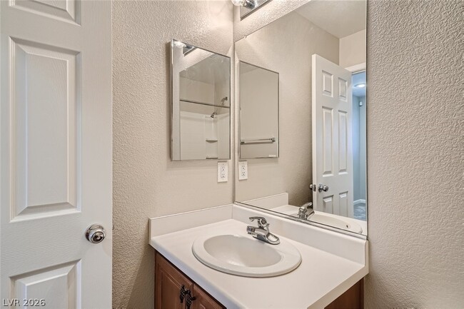 Building Photo - 25 Red Oak Canyon St