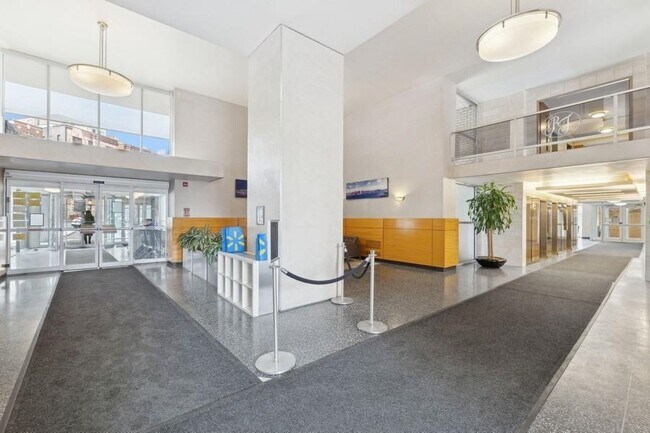 Building Photo - 6040 Boulevard E-3L-3L