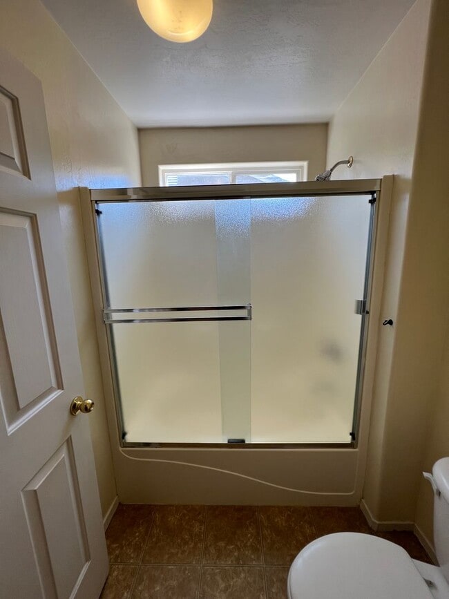 Building Photo - Beautiful NW Home for Rent 3+2 $2,300