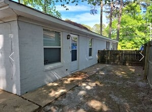 Building Photo - 703 S Rosemont Rd