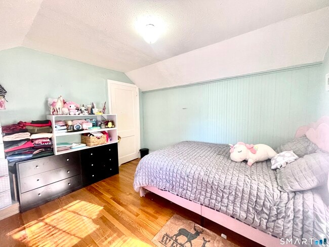 Building Photo - 368 Lakewood Rd