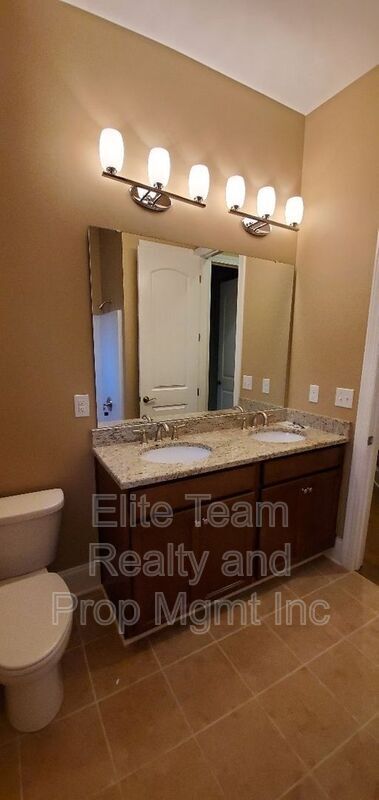 Building Photo - 550 Cottonfield Cir