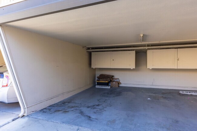 Building Photo - 1208 Admiralty Ln