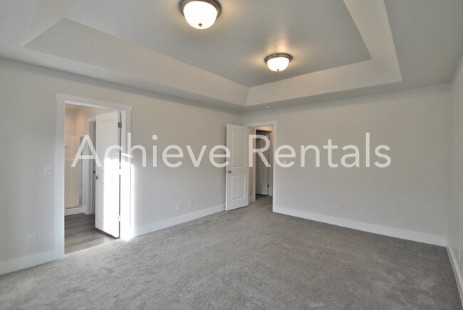 Building Photo - 368 E 2075 N