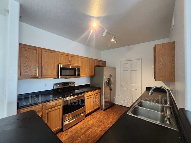 Building Photo - 15700 E Jamison Dr