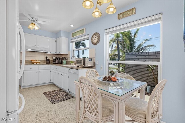 Building Photo - 2823 SE 18th Ave