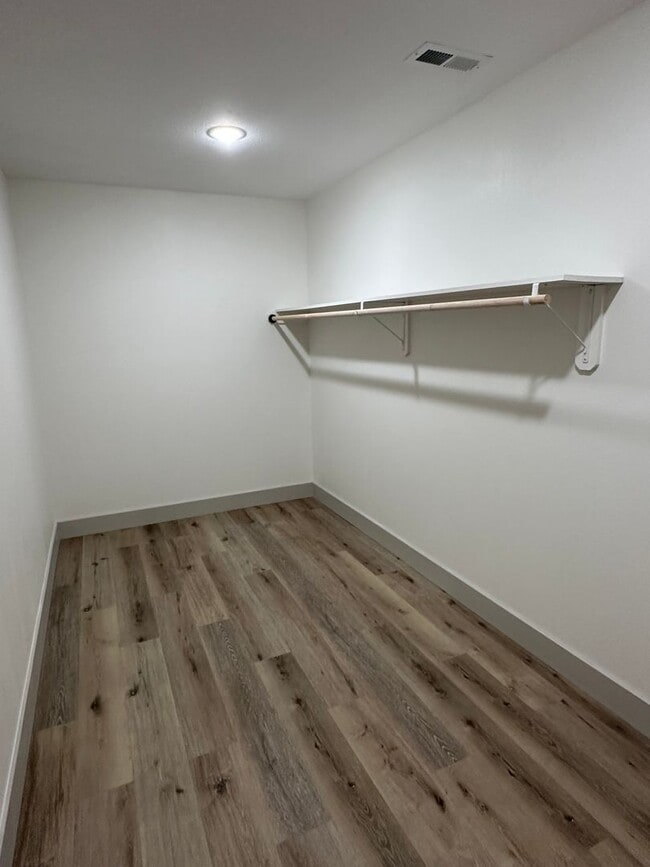 Building Photo - NEW CONSTRUCTION 5 Bed 3 Bath w/ Walk Out ...