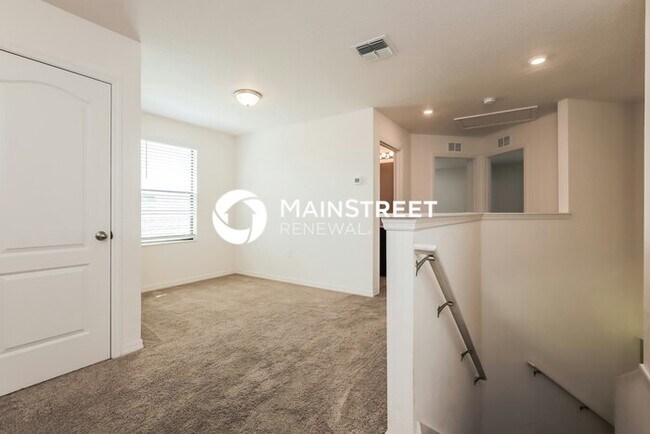 Building Photo - 4 Bedroom Pet-Friendly Home in Lakeland, FL with Main Street Renewal