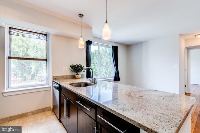 Building Photo - 420 16th St SE