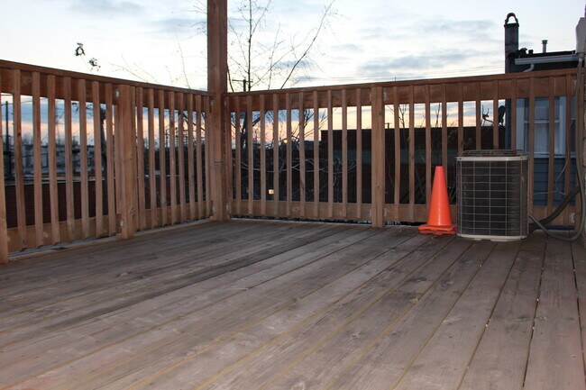 Building Photo - 2451 W Taylor St