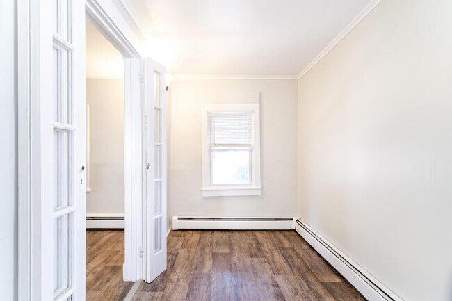 Building Photo - 874 6th Ave