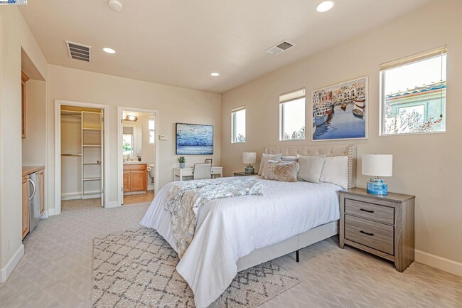 Building Photo - Luxury Living in The Bridges Golf Course C...