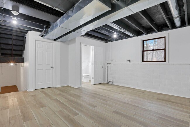 Building Photo - 1889 Wolverine Dr