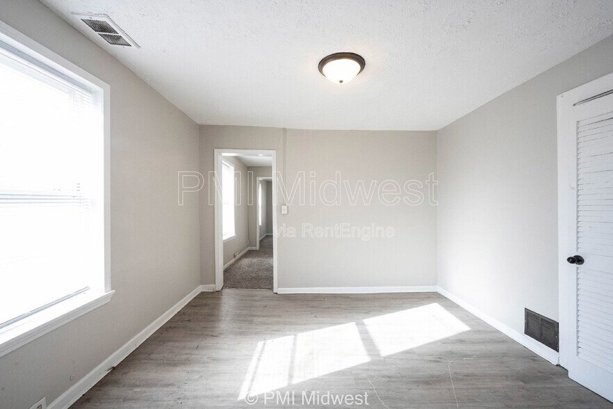 Building Photo - 423 Villa Ave