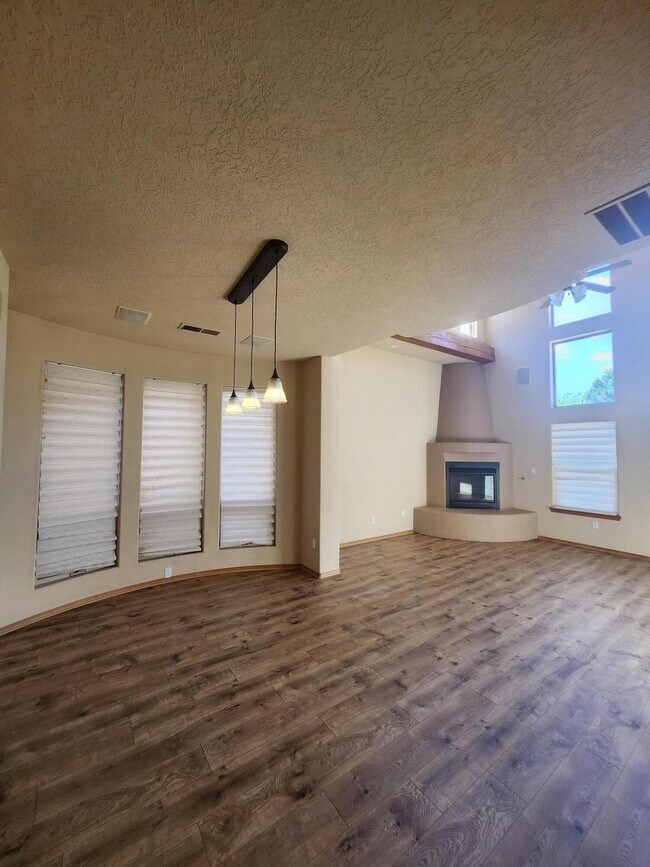 Building Photo - 13243 Silver Peak Pl NE