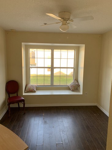 3rd bedroom - 212 Winter Nellis Cir