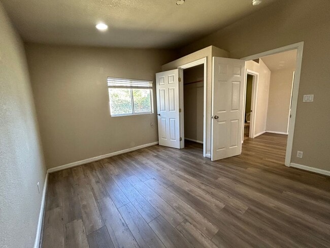 Building Photo - 1bed/1bath Available Now!