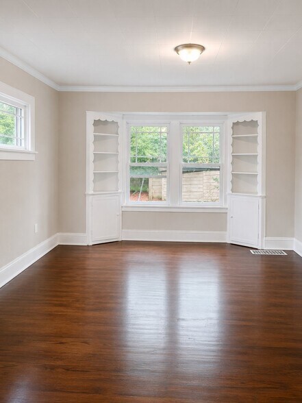 Building Photo - 1462 Parkhill Rd