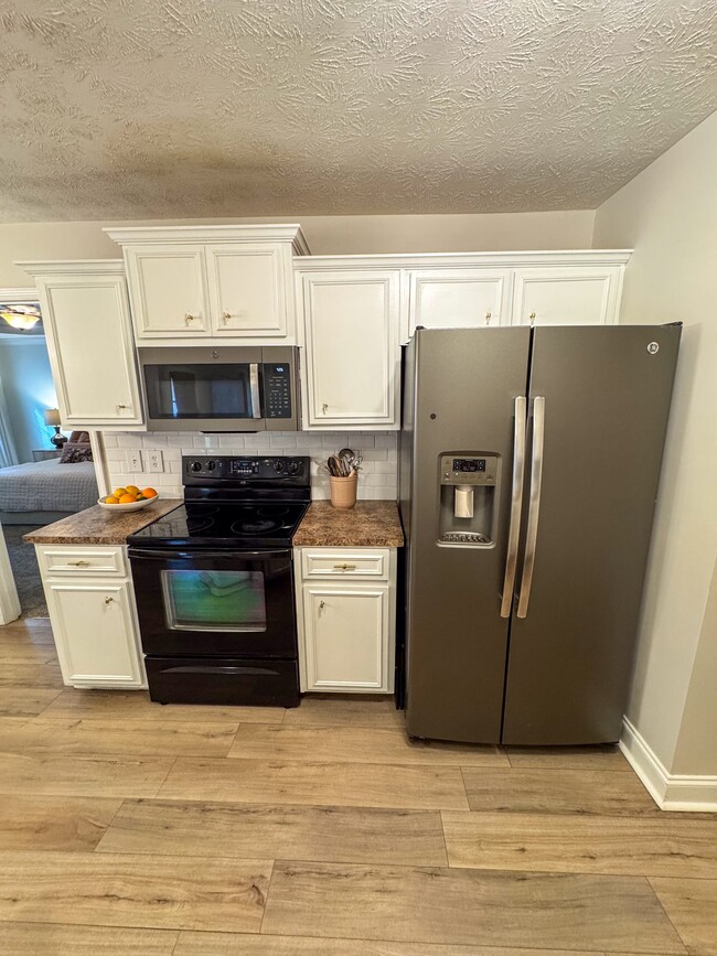 Building Photo - 127 Lee Rd 2181