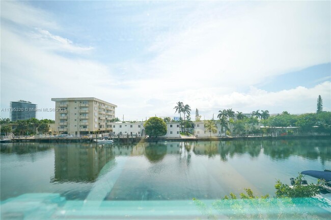 Building Photo - 8321 Crespi Blvd
