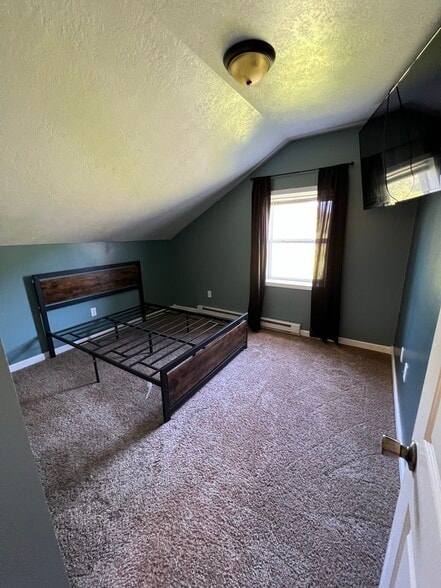 Building Photo - 27339 Rutland Hollow Rd