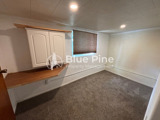Building Photo - 730 10th St