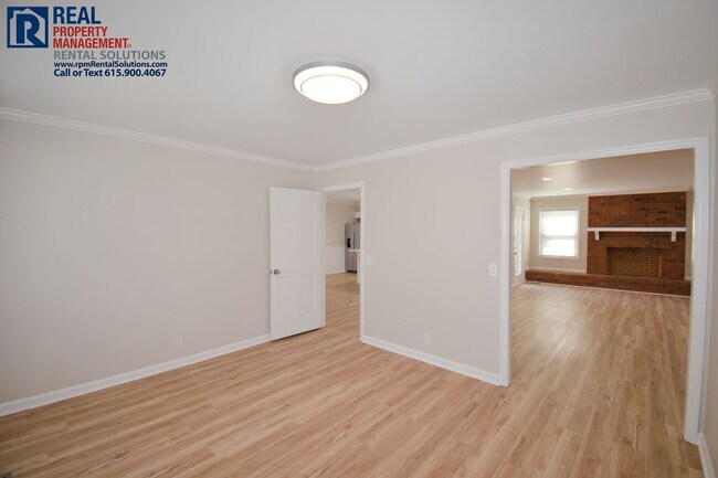 Building Photo - 2107 Londonderry Dr