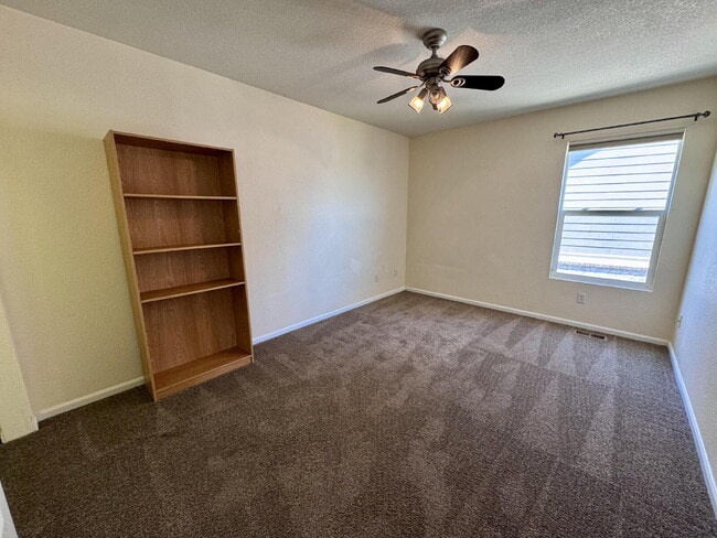 Building Photo - 7031 S Oak Hill Cir