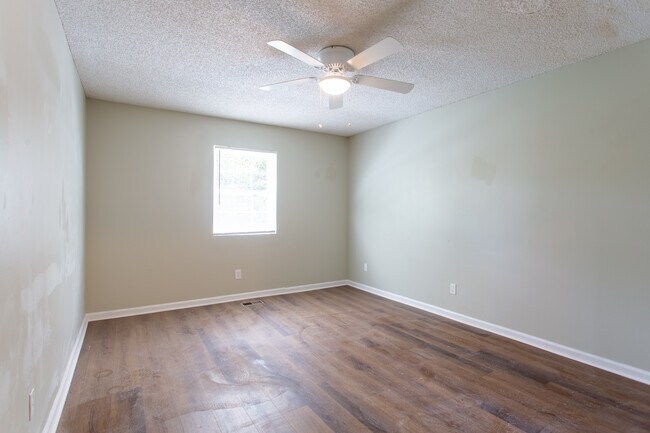 Building Photo - 109 Brookwood Pl