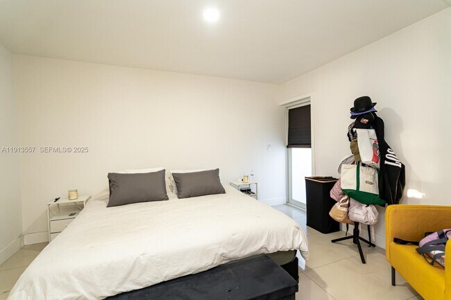 Building Photo - 2388 NE 173rd St