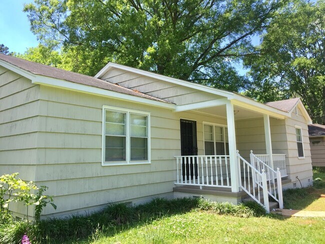 Building Photo - 756 Meadowbrook Dr