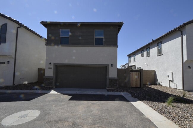 Building Photo - 1306 E Sparrow Dr