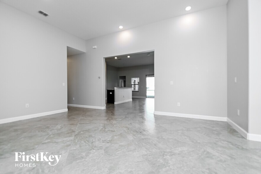 Building Photo - 12016 Cinnamon Fern Dr