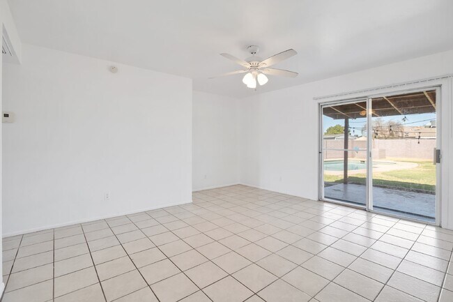 Building Photo - 2104 E Cornell Dr