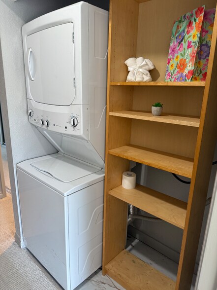 Building Photo - 8168 SW Shenandoah Way