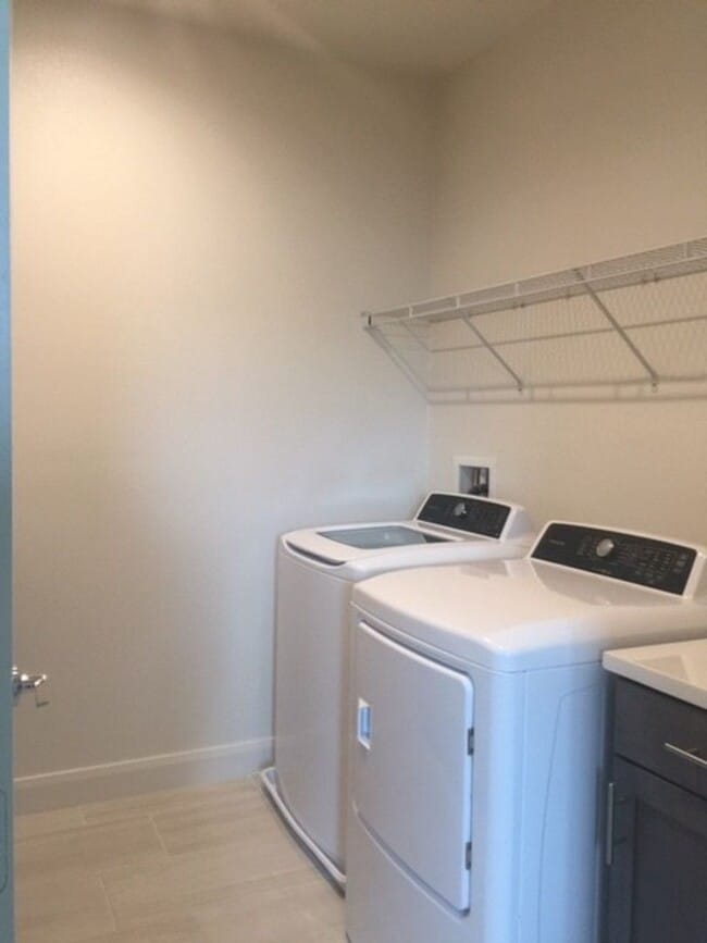Building Photo - Desirable Coastal Townhome in Vista