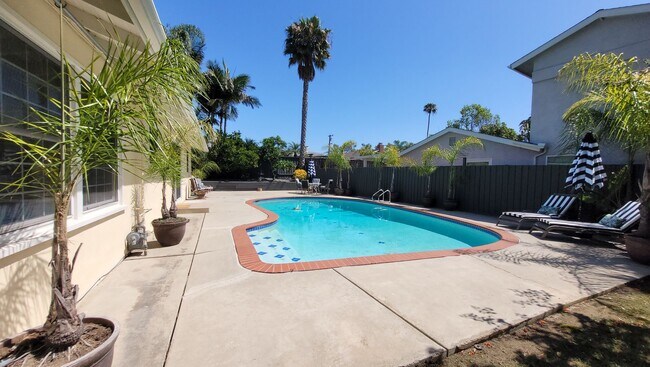 Building Photo - Stunning remodel in ideal location!