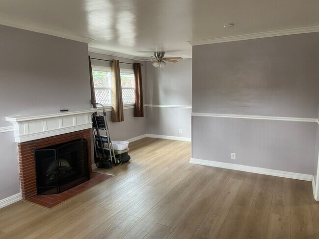 Building Photo - 2 Bedroom House for RENT with Garage and e...