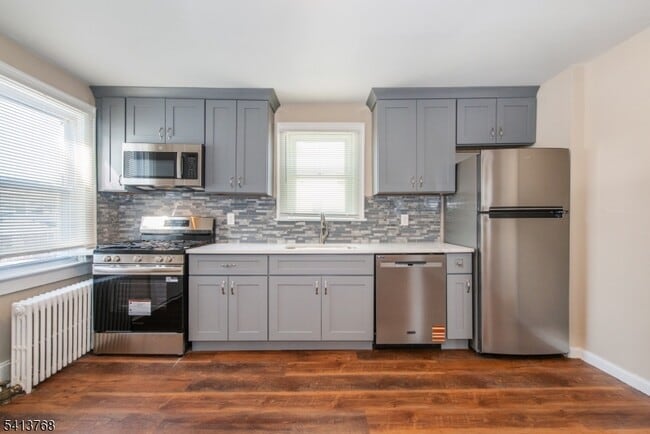 Building Photo - 116 Eagle St